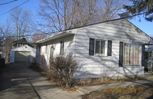 812 Woodbine Ave - 812 Woodbine Avenue, Lansing, MI 48910