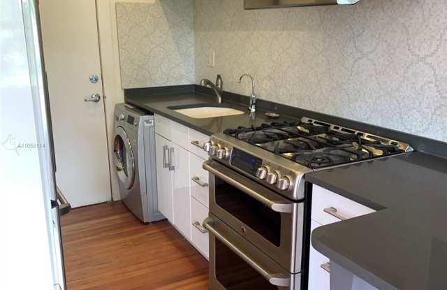 2463 Pine Tree Dr Gallery 3