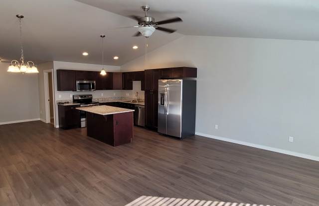 808 Foxglove Dr Gallery 4