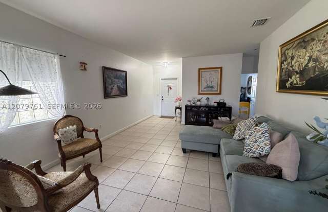 2650 NE 3rd Dr Gallery 4
