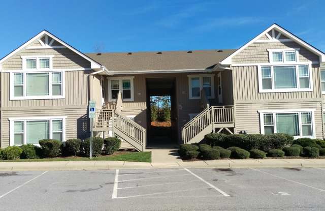 Hendersonville Condo - Top Floor - Wonderful Office Space! - 107 Morningside Lane, Hendersonville, NC 28792