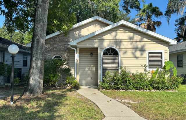 Spacious 2BR/2BA Home with Screened Porch & Fenced Yard For Rent! photos photos Spacious 2BR/2BA Home with Screened Porch & Fenced Yard For Rent! photos photos