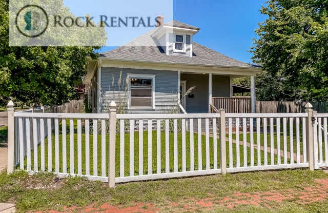 3 Bed 1.5 Bath House with Fenced Yard photos photos