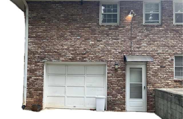 2106 Pawnee Drive SE Gallery 1