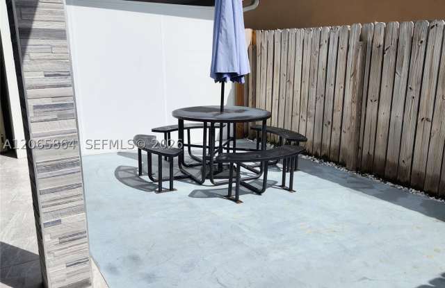 14307 SW 159th Ter Gallery 2