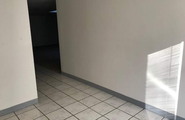 X-Large One Bedroom ground level apartment in Evans City area Gallery 3