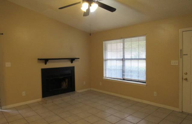 Convenient to Navy Federal & Pine Forest/Nine Mile Road area! photos photos
