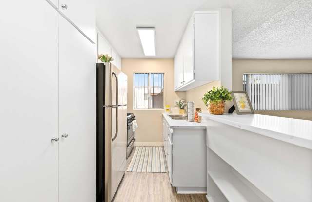 Summerview Beach Resort Luxury Apartments Gallery 3