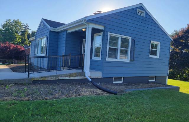 3+ Bedroom 3 bath Ranch in Mechanicsburg-Finished Basement, Multi Car Parking Gallery 3