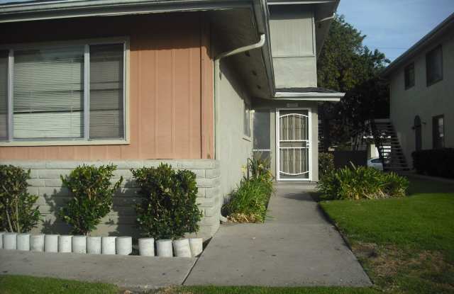 Nicely Upgraded 2 bedroom Townhouse Gallery 4