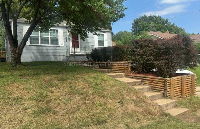 2-Bedroom, 1 Bath Single Family for Rent in Independence,MO | Attached Garage|Outdoor Living Space Gallery 4
