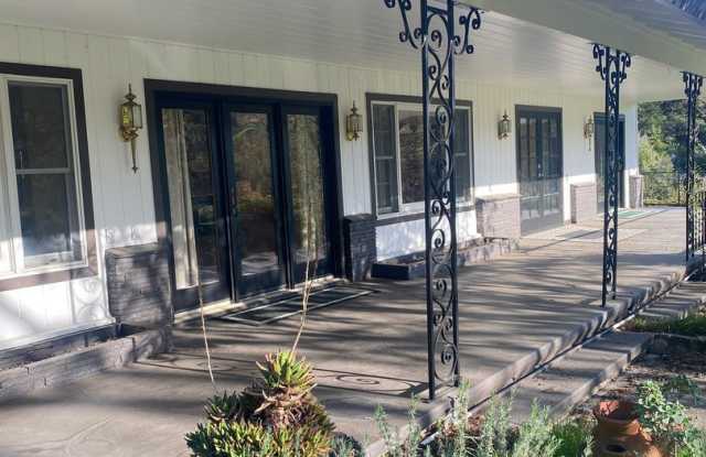 2 bedroom , 3 bath Home on a Peaceful 25 acre parcel close to town - 250 Theresa Drive, Sonoma County, CA 95425