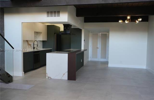 701 E Coco Plum Cir th 8, Plantation, FL 33324 Gallery 1