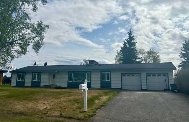 3 bedroom / 2 car garage / On the Chena river photos photos