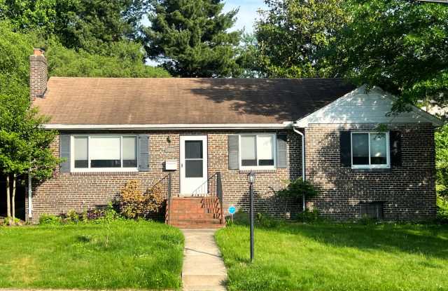 Quaint Single Family Home minutes from Metro - 6606 Williamsburg Boulevard, Arlington, VA 22213