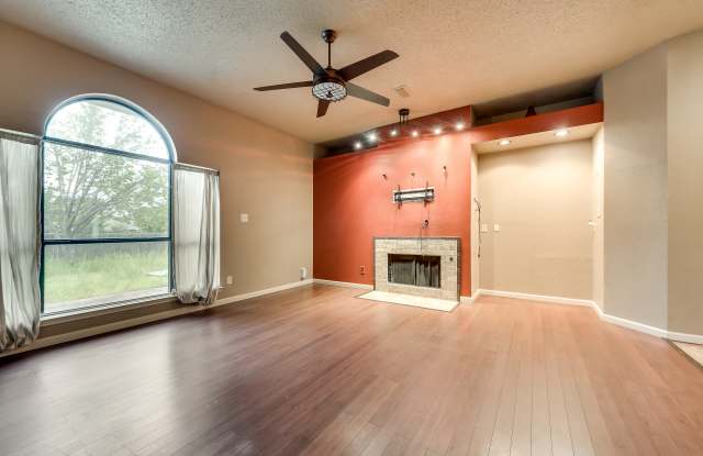 519 Meadowcreek Dr Gallery 3