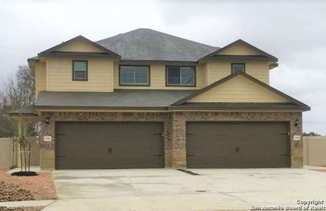 Luxury Duplex With Oversized Yard! photos photos
