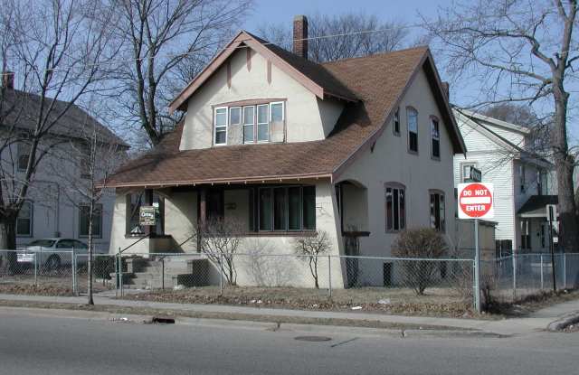 925 Eastern Ave Se - 925 Eastern Avenue Southeast, Grand Rapids, MI 49507