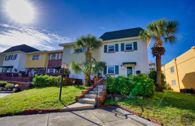 Seasonal Short-Term Venice Island Townhouse Steps from Venice Beach! photos photos