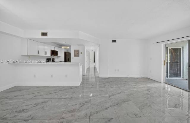 8540 SW 212th St Gallery 3