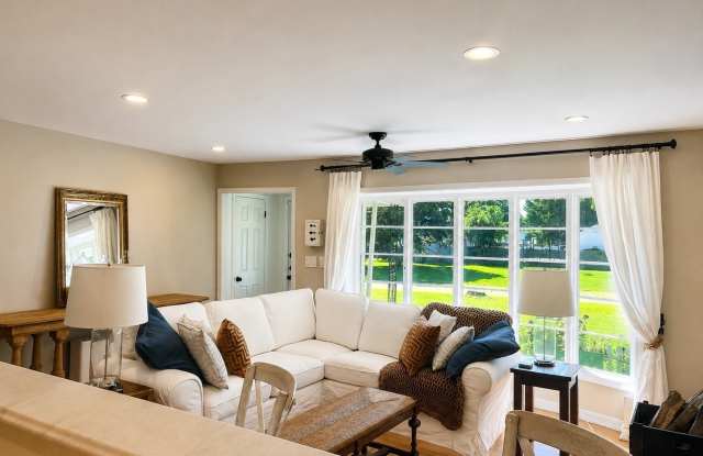 186 Schiller Road Gallery 1