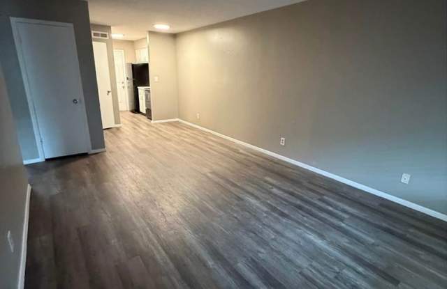 2 bedroom/1 bath RENOVATED Gallery 3