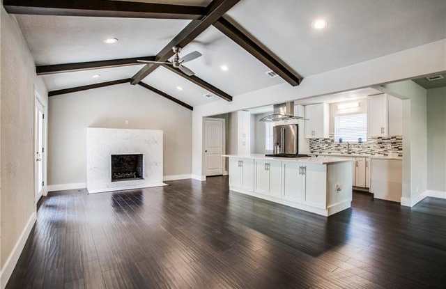 704 S Waterview Drive Gallery 4