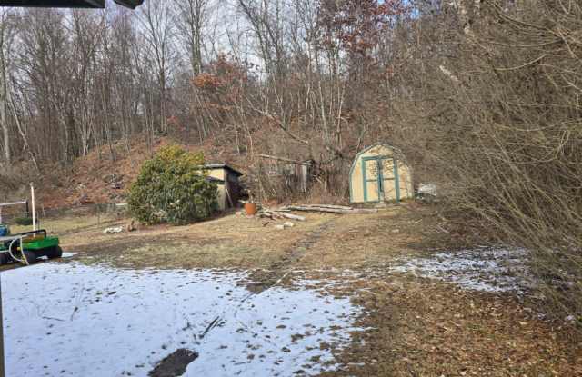 Charming 2 Bed / 1 Bath Single Family Home in Lansford with Front Porch & Yard! Gallery 4