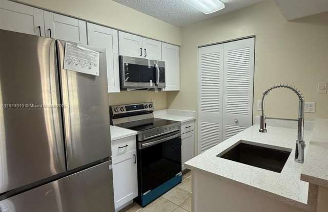 1261 SW 46th Ave photos photos