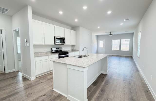 3-Bedroom Home with Upgraded Features Gallery 4