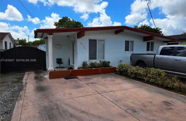 6744 SW 21st St photos photos