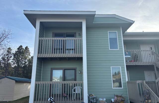 Cute 2 Bed 1 Bath Apartment, with Garage, and Wash/Dryer Included!! photos photos