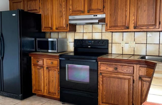 4506 Vincennes Blvd - 4506 Vincennes Boulevard, Cape Coral, FL 33904