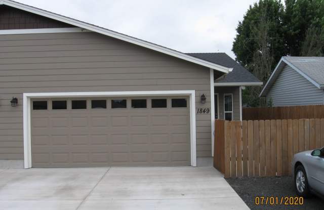 Must See 3 Bedroom with Fenced Yard! photos photos