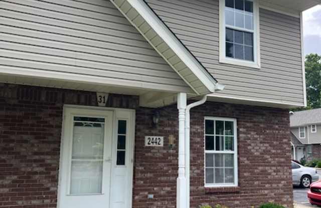 Spacious 2 Bed, 2.5 Bath Townhome in Peaceful Southwest Bloomington photos photos