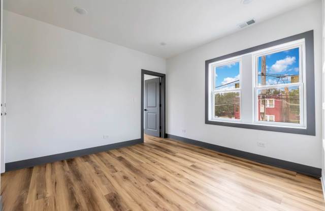 7642 S Throop Street Gallery 3