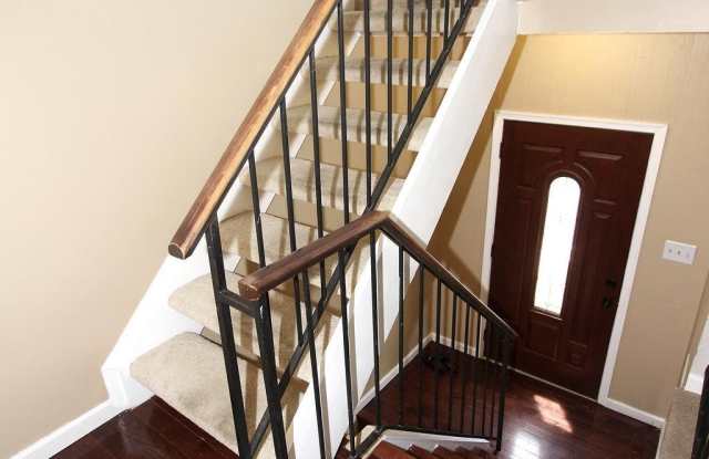 2062 LAKE GROVE Court Gallery 2