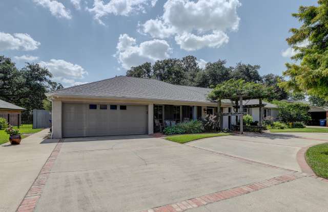 804 Colonial Drive Gallery 2