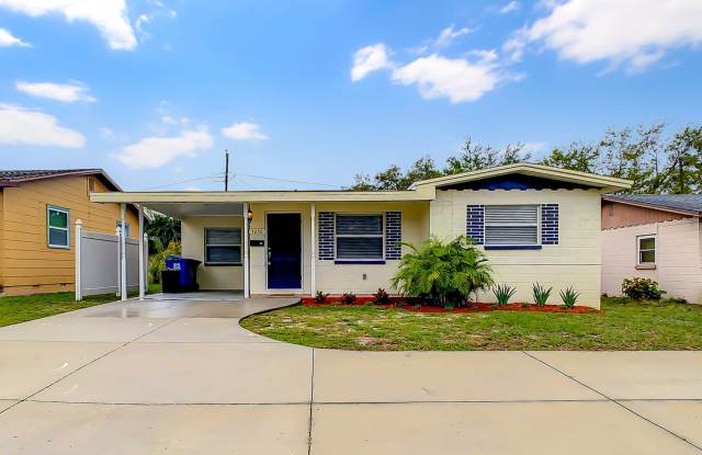 Available Today! Centrally Located St Pete House Furnished for Rent! photos photos Available Today! Centrally Located St Pete House Furnished for Rent! photos photos