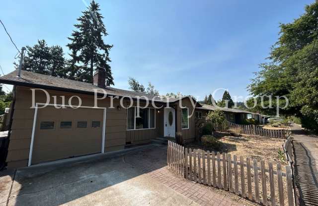 Charming 4 Bedroom Friendly Neighborhood Home photos photos