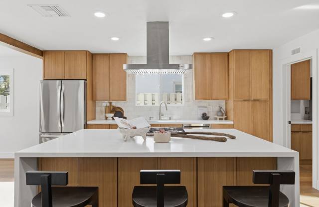 Newly Renovated Home in the Heart of West Hills! Gallery 3