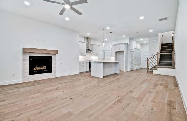 508 W Persimmon St Gallery 3