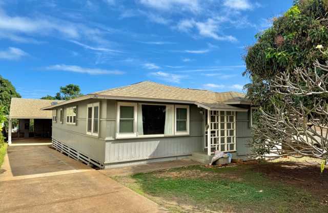 Partially Renovated 3 Bedroom / 2 Bathroom Main House – 1,400 Sq Ft photos photos