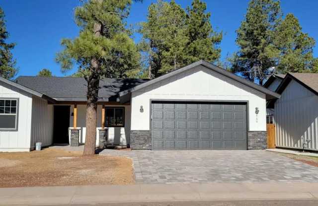 Gorgeous New 3 bed 3 bath 3 car garage home near golf course in Williams AZ photos photos