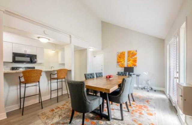 2233 Willow Creek Dr Gallery 2
