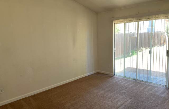 LABOR DAY SPECIAL - 2 WEEKS FREE RENT!!Beautiful Single Story Home Ready To Be Called Home! Gallery 4