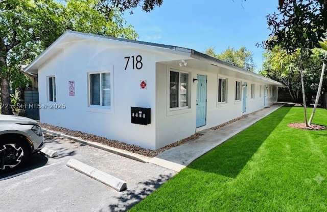 718 SE 13th St - 718 Southeast 13th Street, Fort Lauderdale, FL 33316