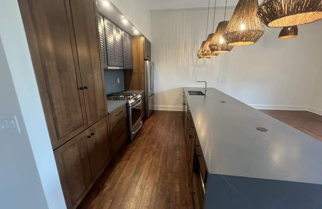 54 Round Hill Road - 54 Round Hill Road, Northampton, MA 01060