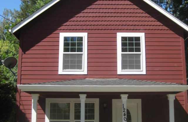 Great home and location on 3rd and Ash - 1240 West 3rd Street, Chico, CA 95928