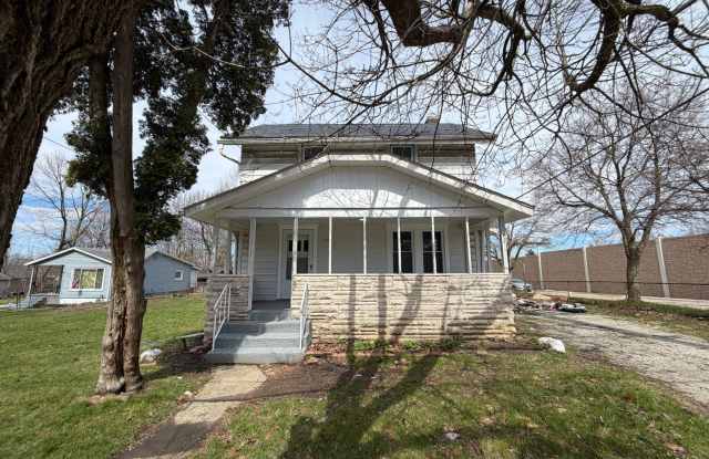 Move-In Ready 3-Bedroom Home with Large Yard and Covered Front Porch photos photos